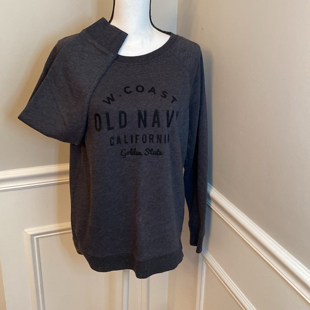 Old Navy Gray Sweatshirt size Medium Basic Sweatshirt